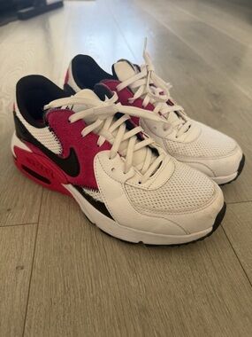 Nike White Black Pink Low-Top Athletic Sneakers